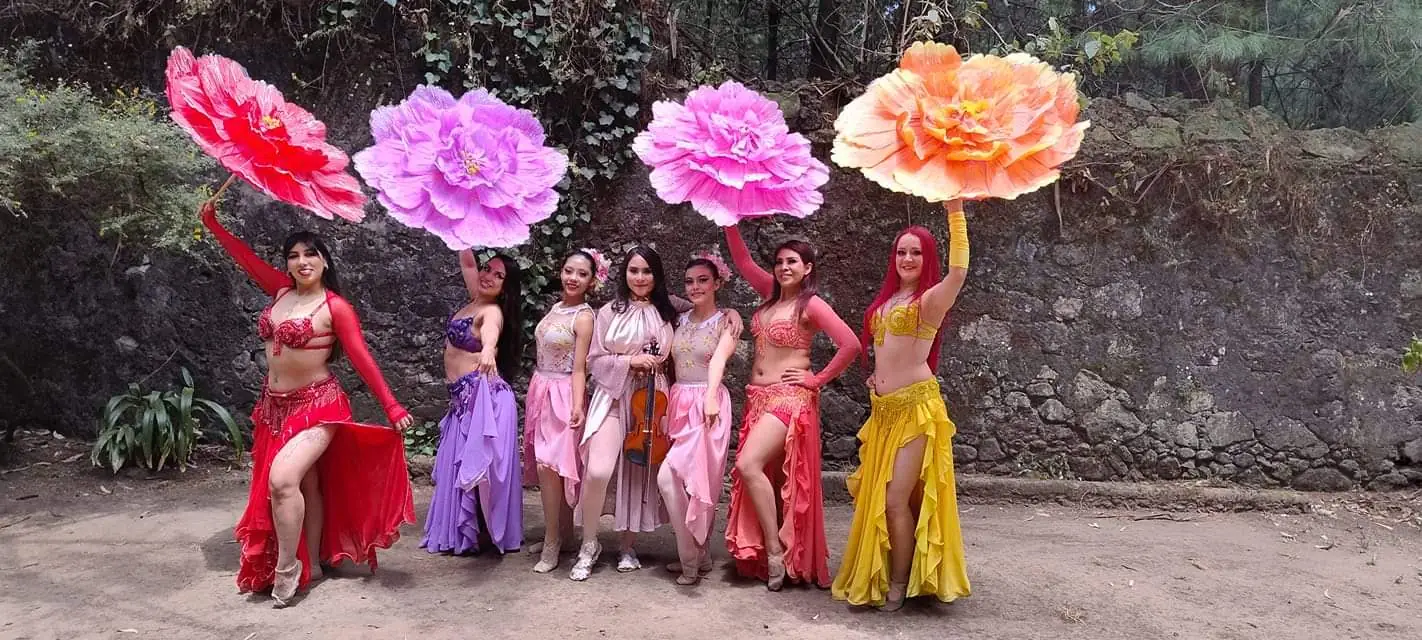Bailarinas con flores
